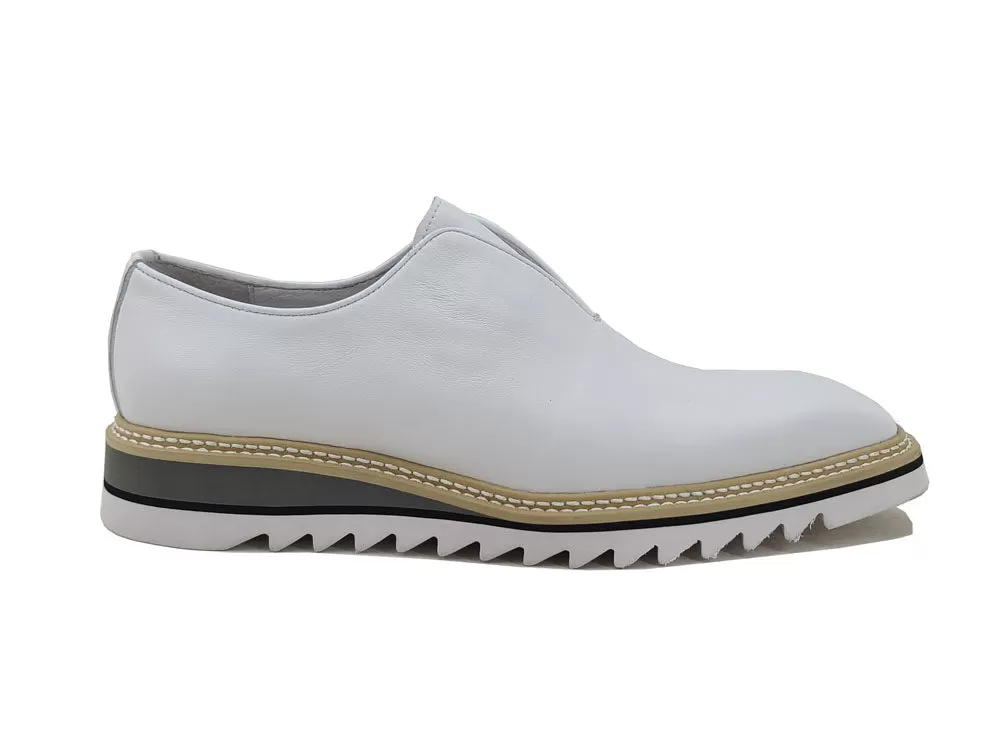 Laceless Loafer with Contrast color lightweight sole