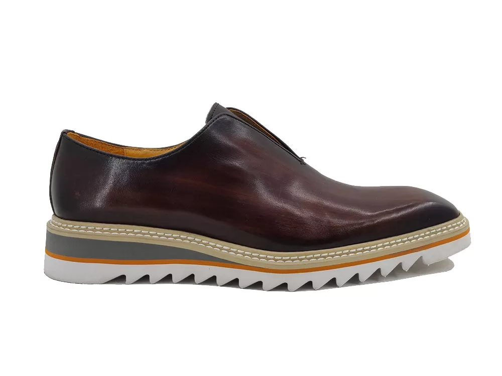 Laceless Loafer with Contrast color lightweight sole