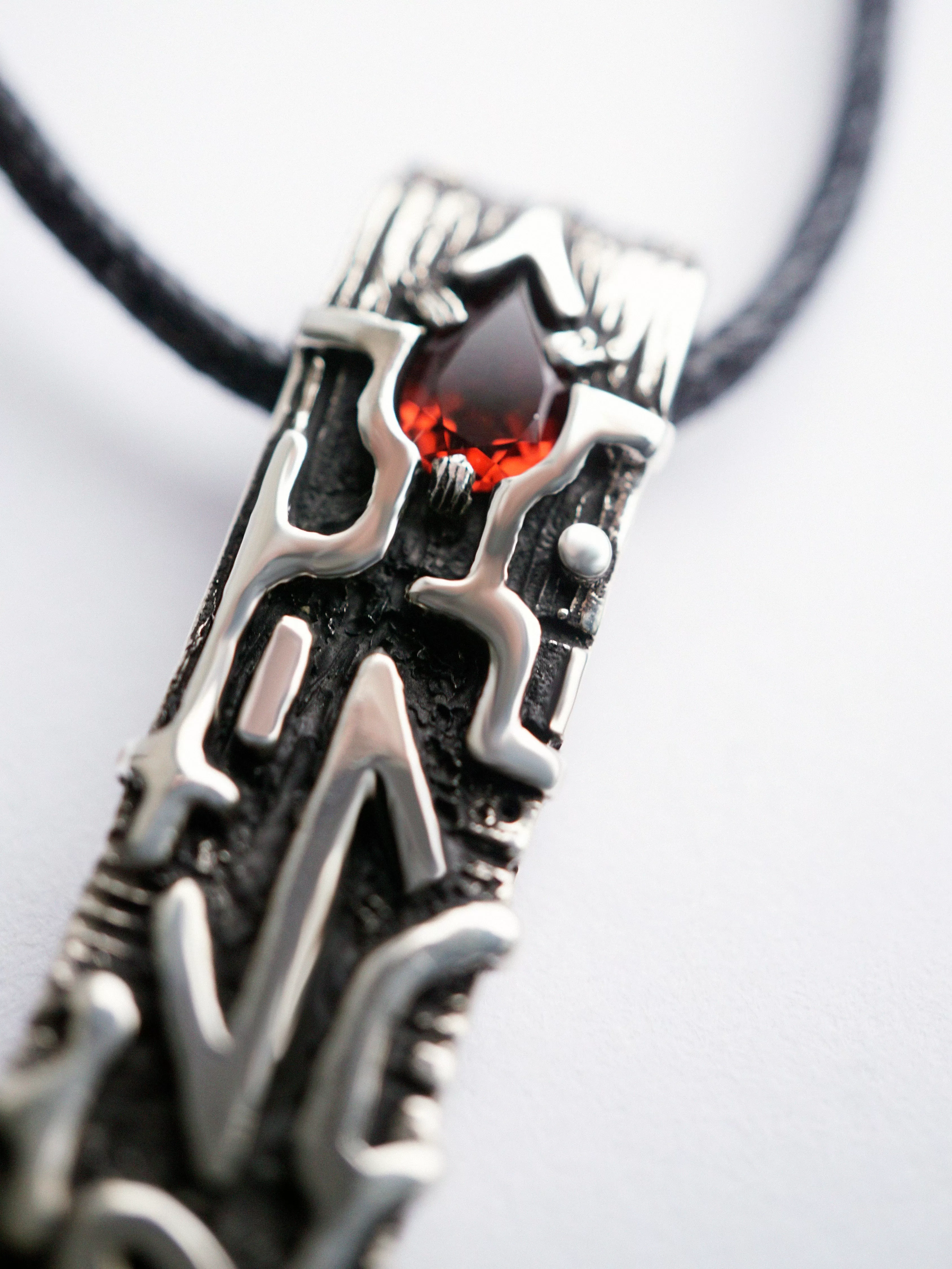 Rune pendant EIHWAZ