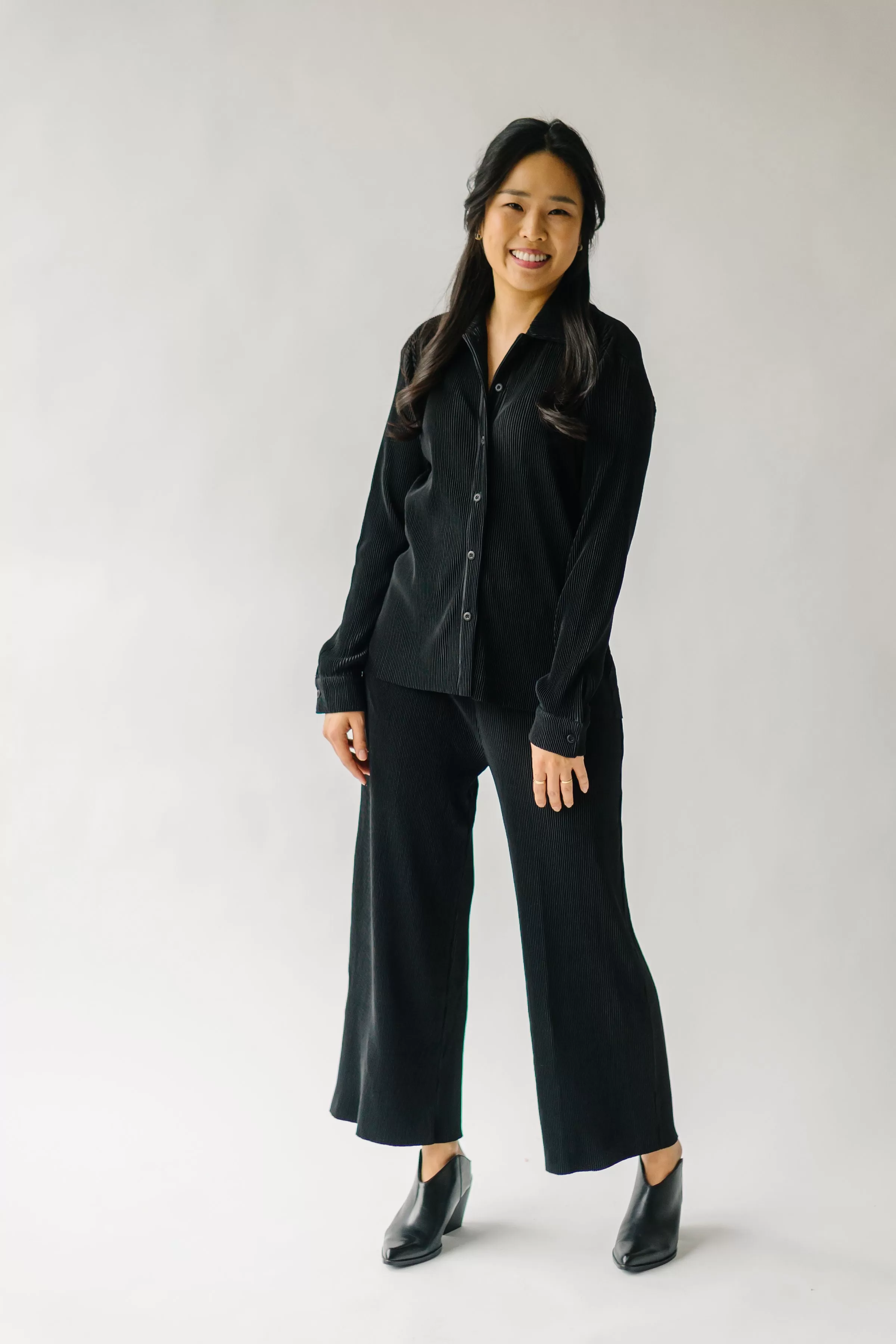 The Venus Crinkle Straight Leg Pants in Black