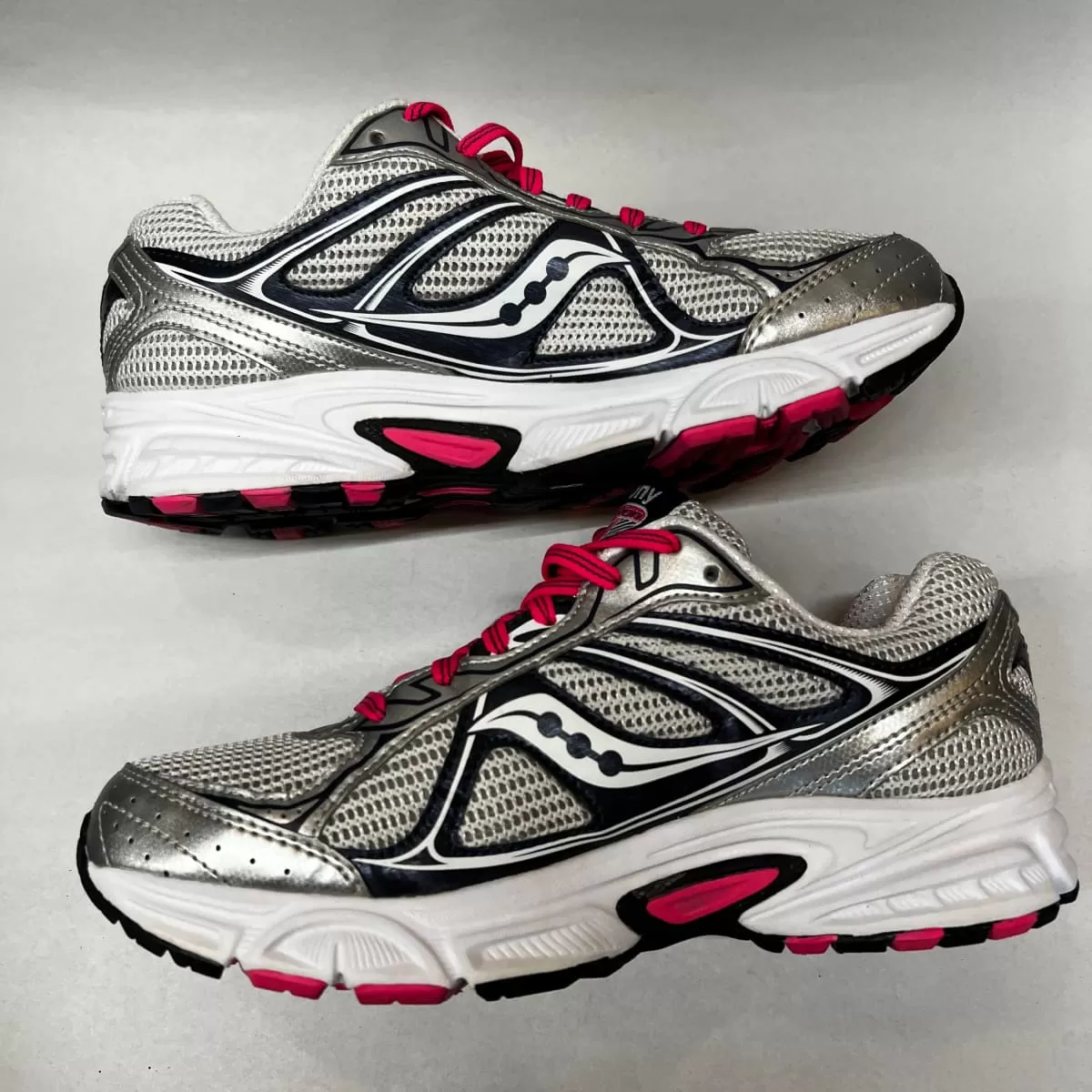 Women's Saucony Cohesion 7 Running Shoe Silver/Pink 8 Wide - Preowned